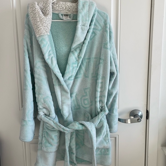 PINK Victoria's Secret Other - PINK Victoria’s Secret Women’s Light Blue Robe w/ White Fluffy Hood - Size M/L